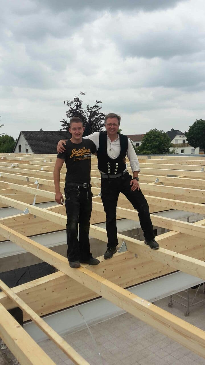 Jens-Uwe Korn und Sohn Gerhard Korn auf einer Baustelle in Minden-Leteln