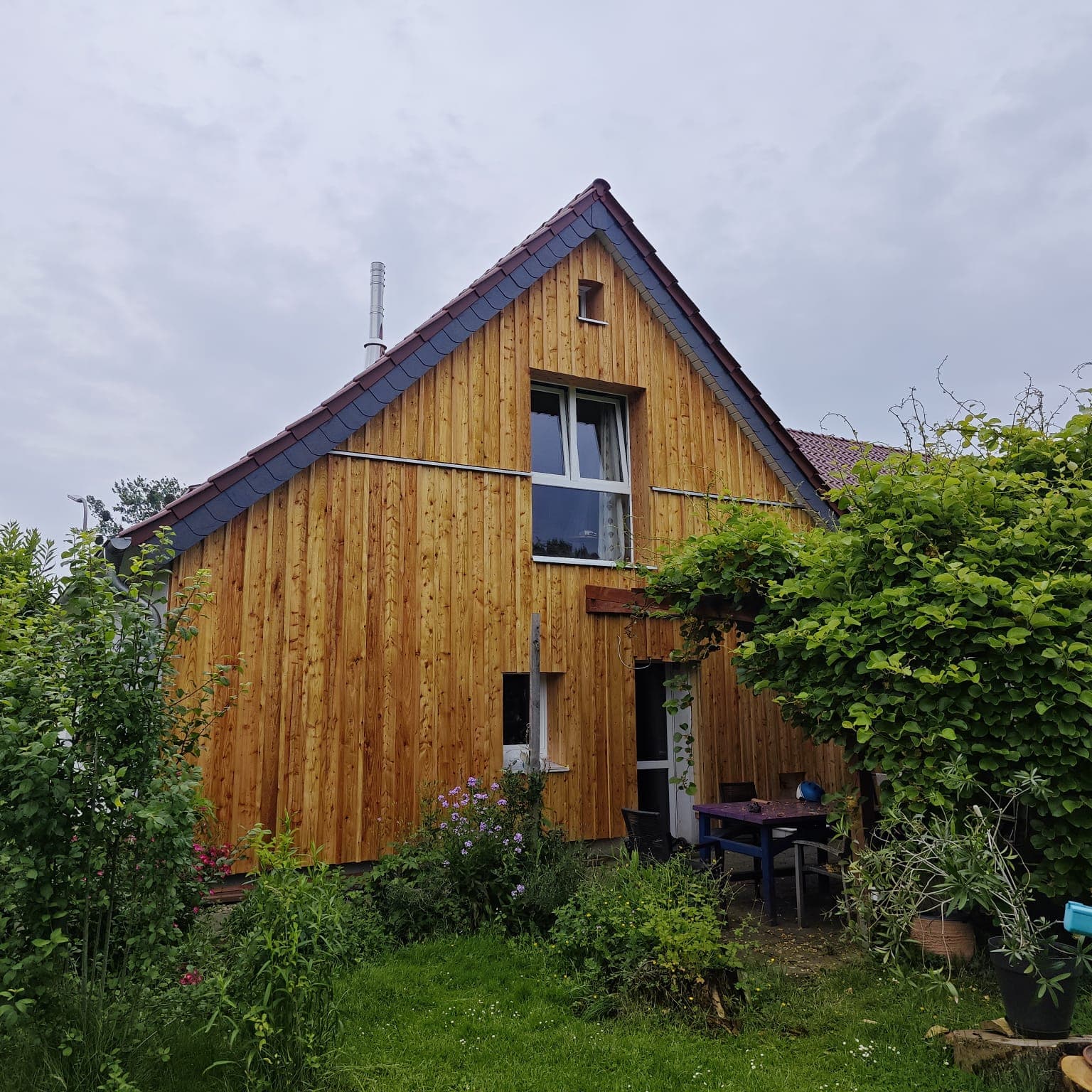 Dämmung & Giebel aus Lärchenholz – Minden